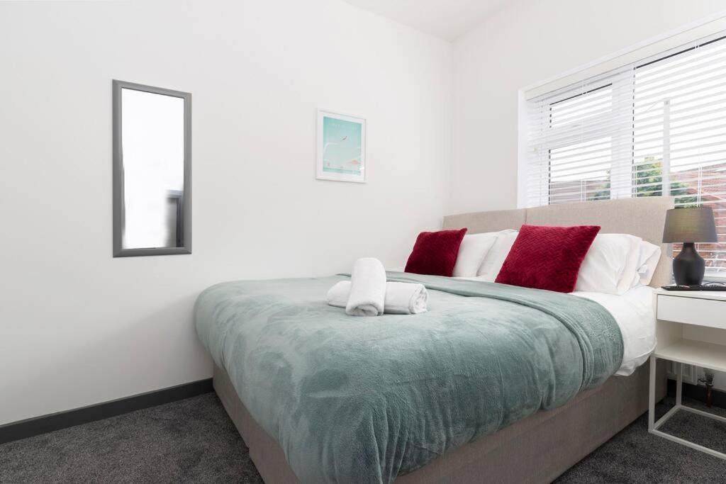 Modern Centrally Located 3 Bed Property With Tvs In Each Bedroom Super Fast Wifi And Crisp White Hotel Linen Hosted By Our Home Short Stays Darlington  Esterno foto
