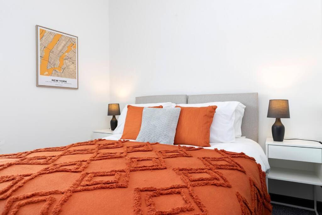 Modern Centrally Located 3 Bed Property With Tvs In Each Bedroom Super Fast Wifi And Crisp White Hotel Linen Hosted By Our Home Short Stays Darlington  Esterno foto