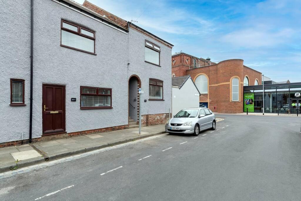 Modern Centrally Located 3 Bed Property With Tvs In Each Bedroom Super Fast Wifi And Crisp White Hotel Linen Hosted By Our Home Short Stays Darlington  Esterno foto