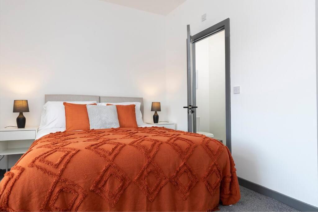 Modern Centrally Located 3 Bed Property With Tvs In Each Bedroom Super Fast Wifi And Crisp White Hotel Linen Hosted By Our Home Short Stays Darlington  Esterno foto